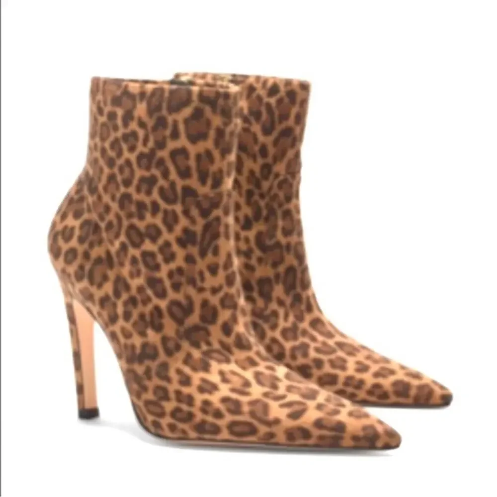 Good American The Icon Stiletto Heel Bootie Size 8 Leopard Print Pointed Toe New
